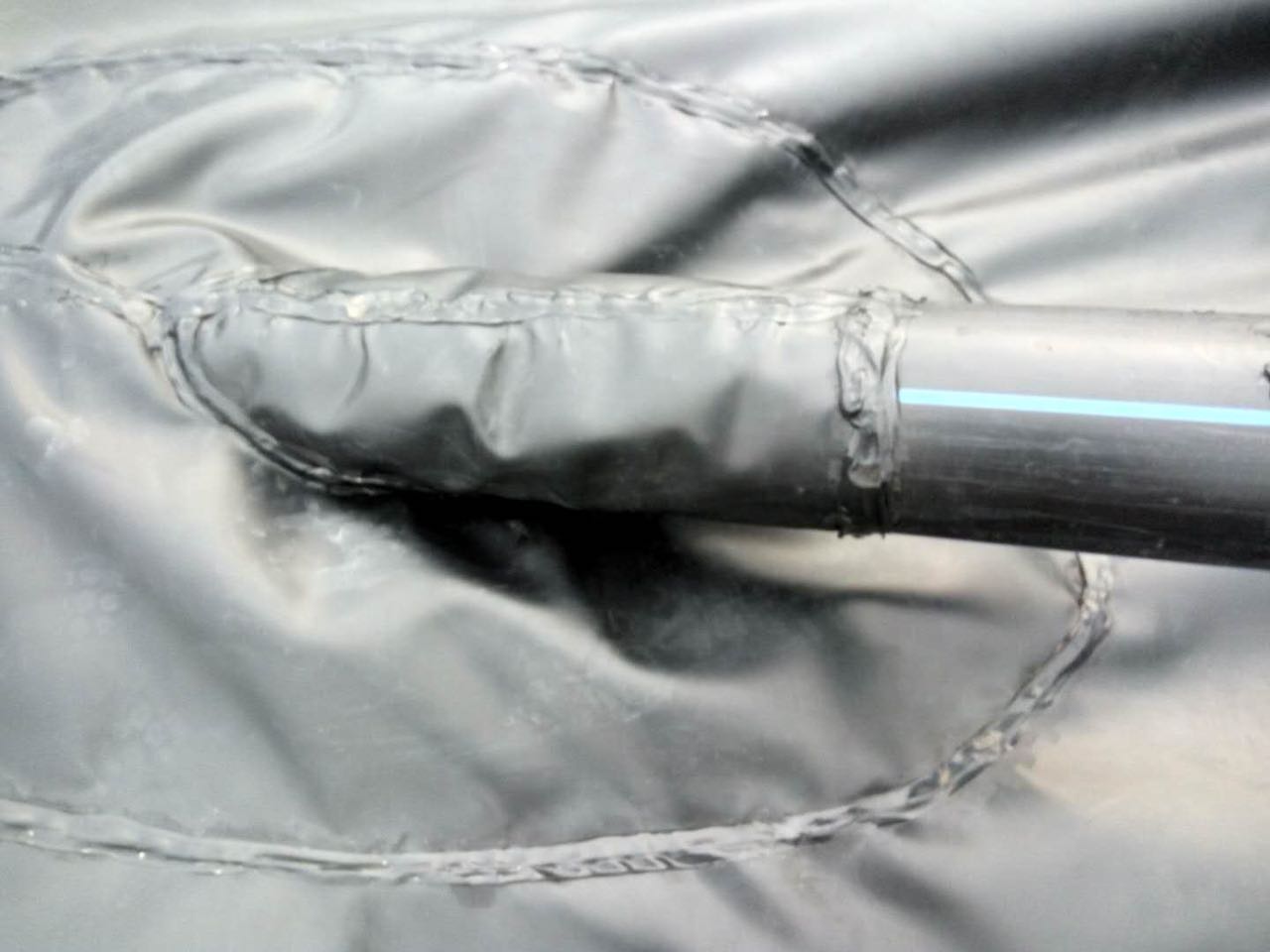 水庫(kù)鋪設(shè)土工膜排氣設(shè)施怎么施工？