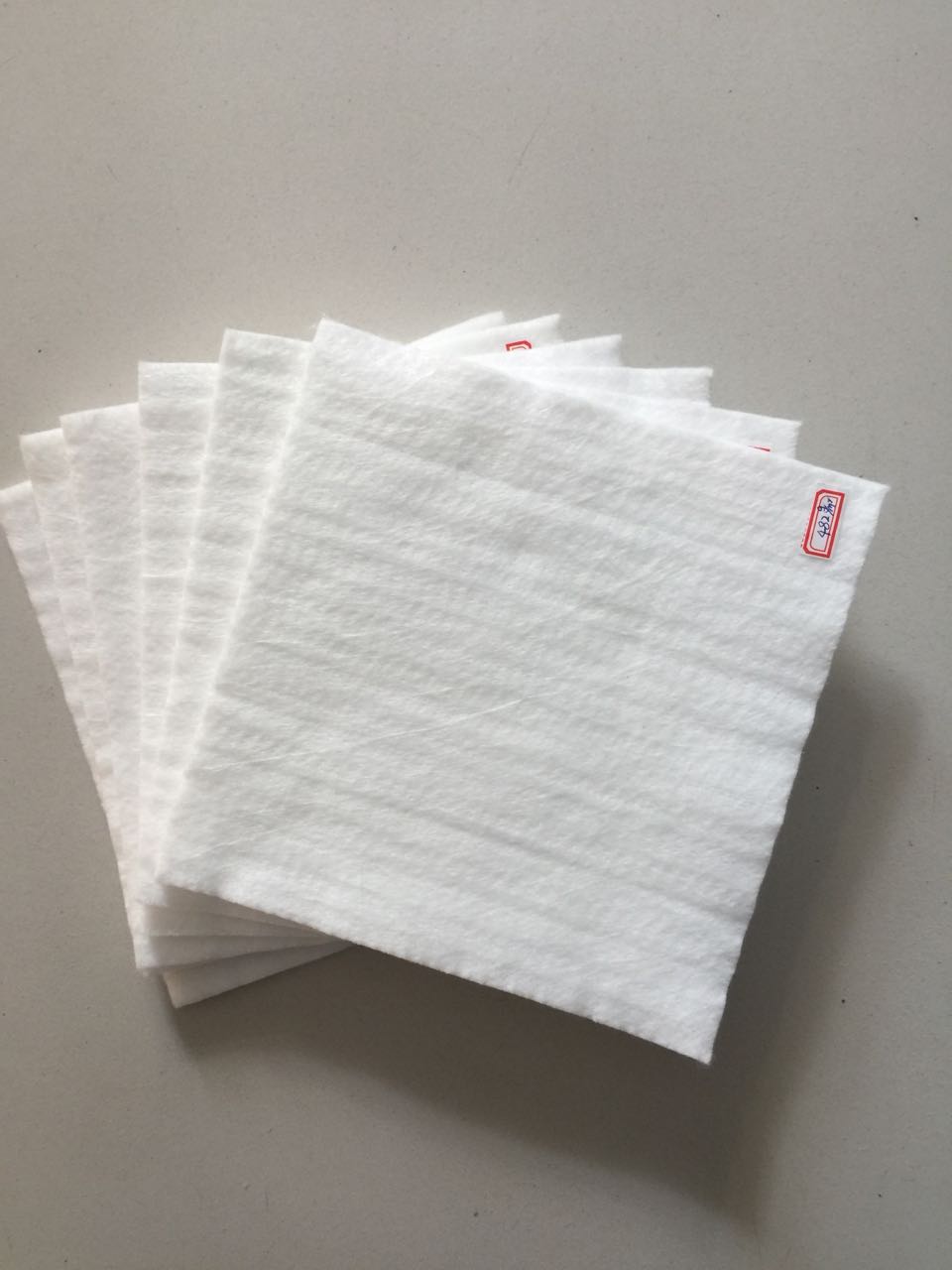 大壩設(shè)計如何選擇合適的土工布？