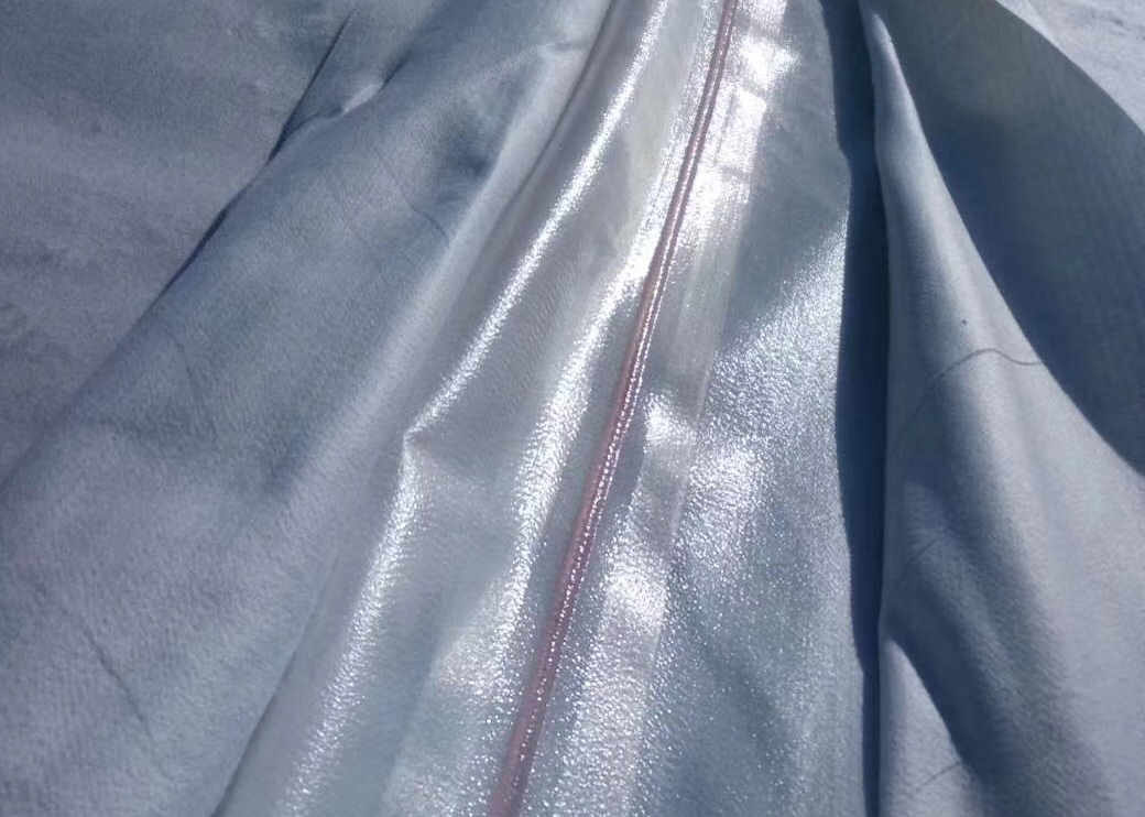 土工膜良好的延展性是否更有利于水庫(kù)工程施工？