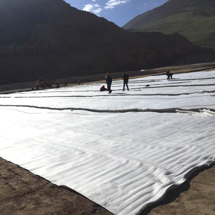 如何針對調蓄池工程區(qū)地質情況選擇復合土工膜?